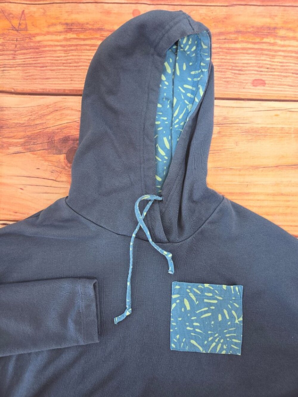 Southern Tide Womens Navy Cropped Hoodie Medium - Picture 4 of 7